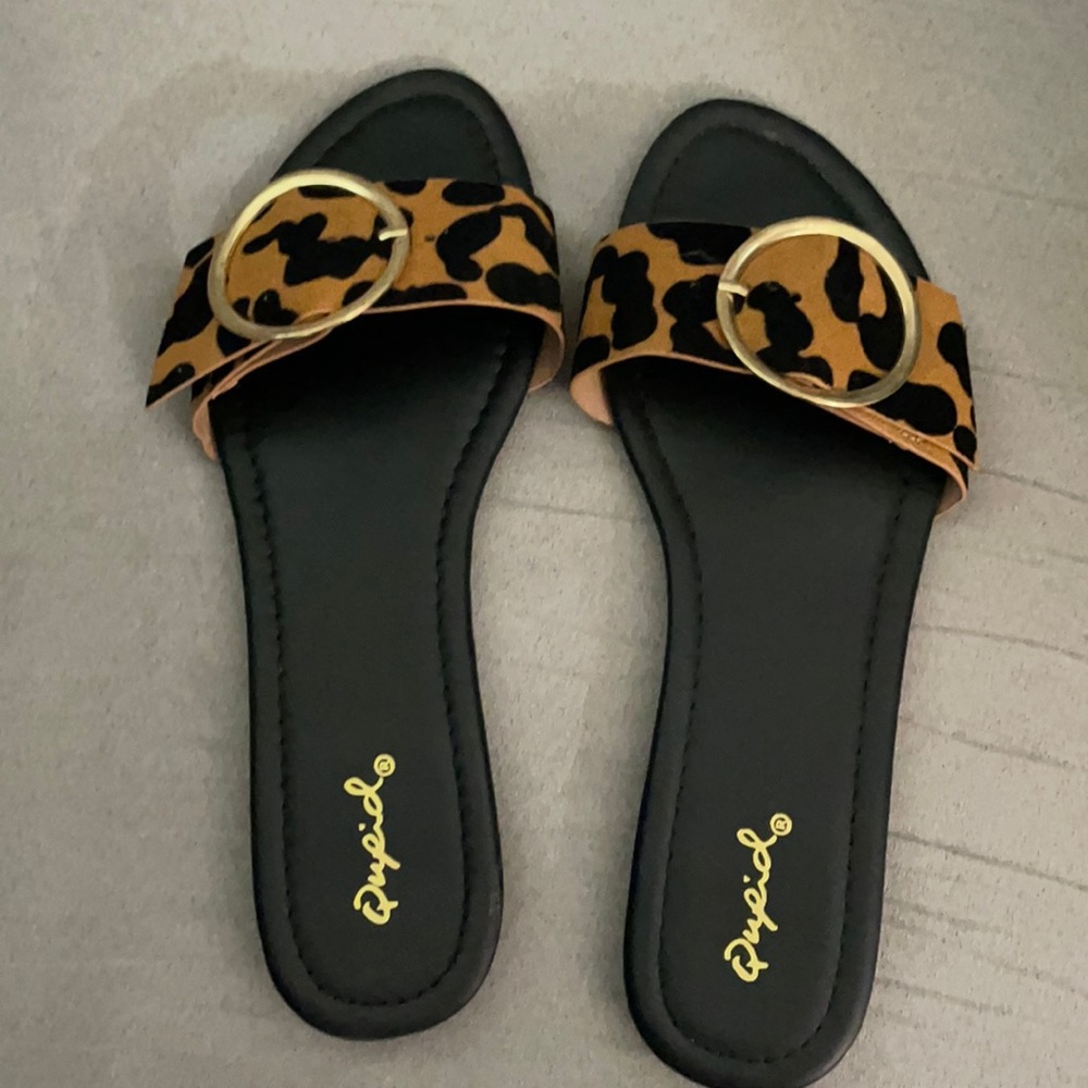 Cute and stylish sandals.